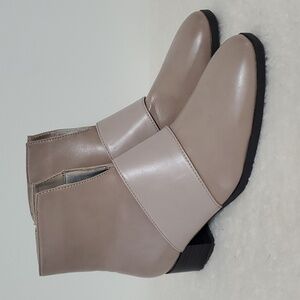 Journee Collection Women's Tru Comfort Foam Kyler Two Toned Square Toe Booties